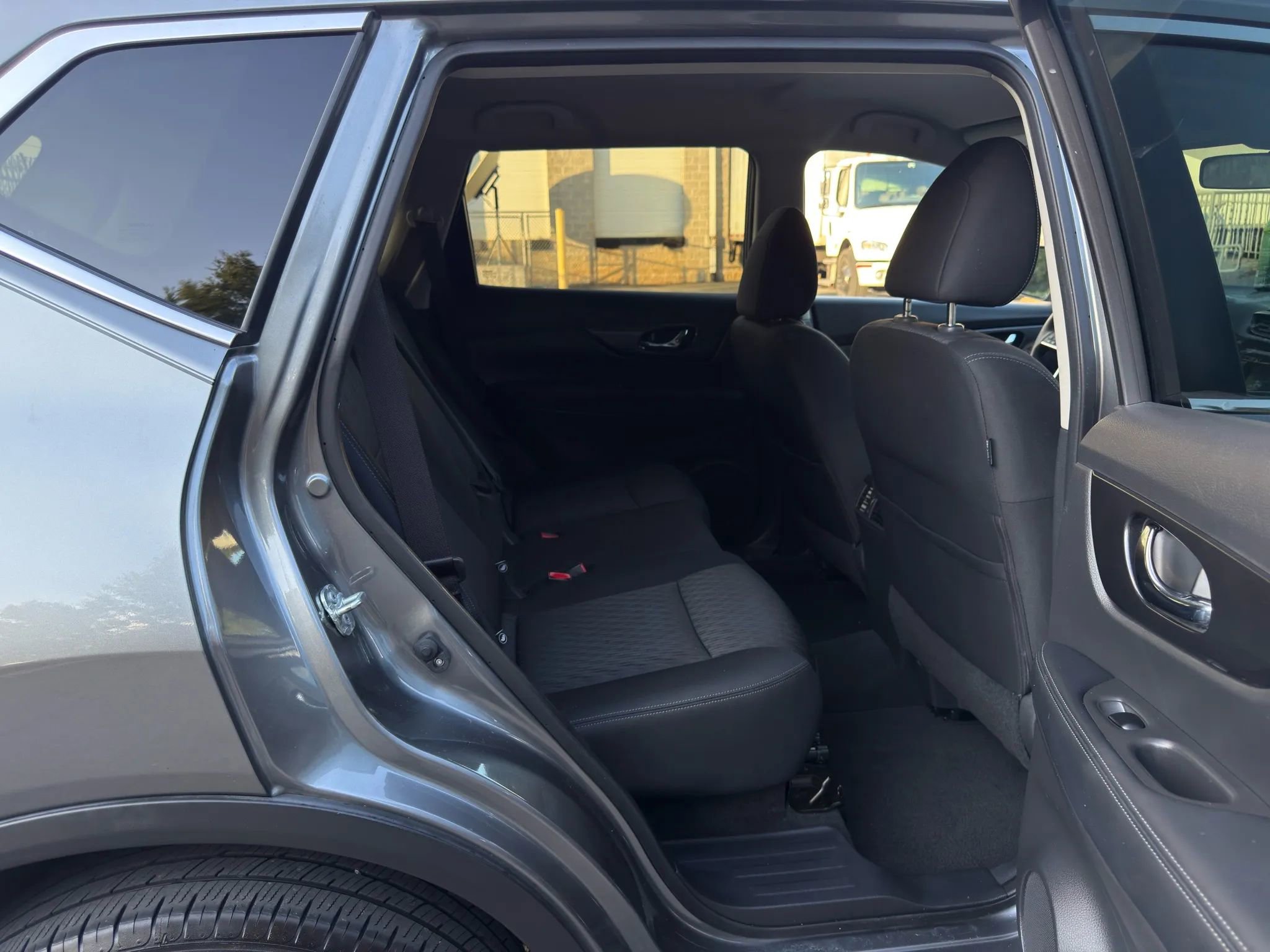 Used 2020 Nissan Rogue SV image 28