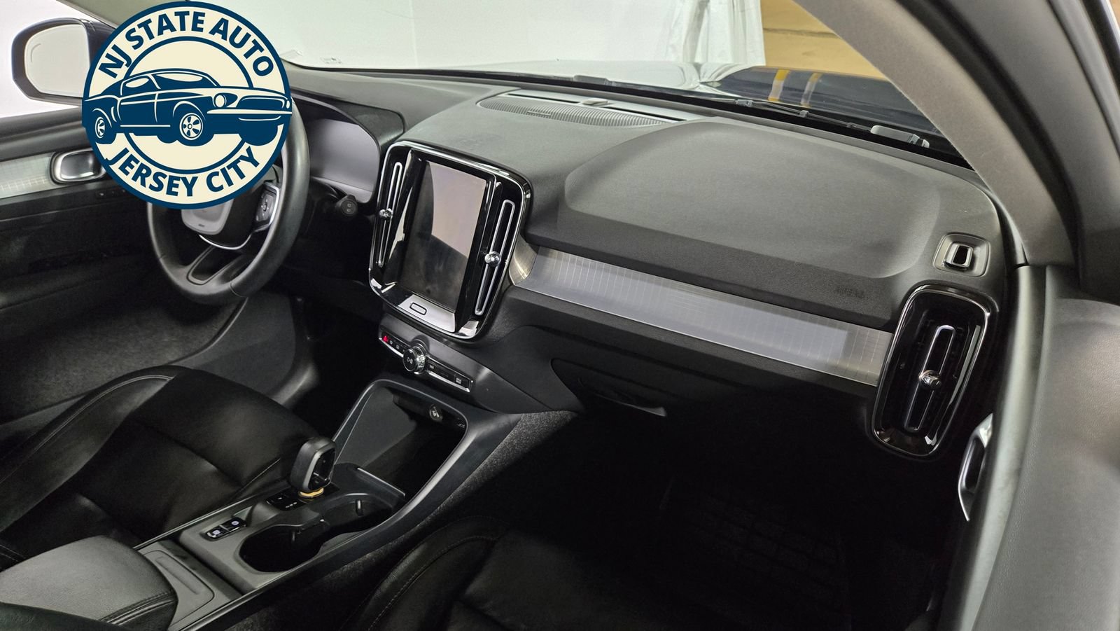 Used 2022 Volvo XC40 T5 Momentum w/ Premium Package AWD/4WD image 37
