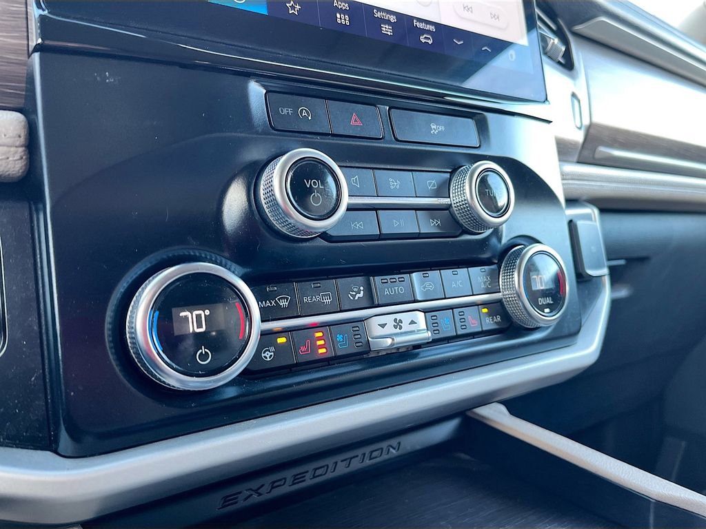 Used 2024 Ford Expedition Max Limited image 16