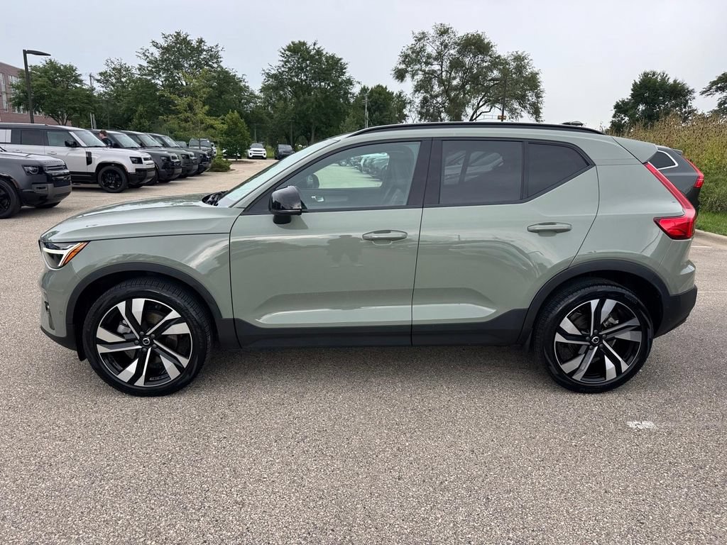 Certified 2023 Volvo XC40 B5 Plus w/ Climate Package AWD/4WD image 2