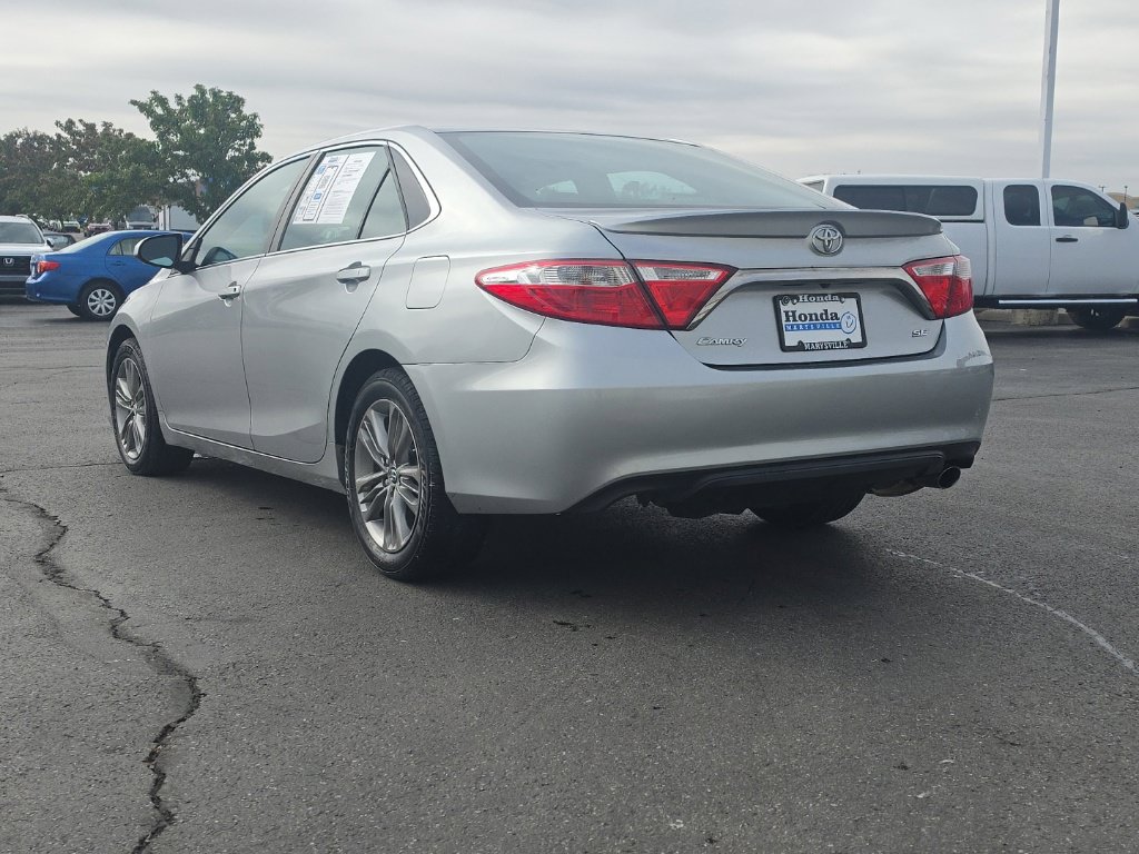 Used 2015 Toyota Camry SE w/ Moonroof Package FWD image 5