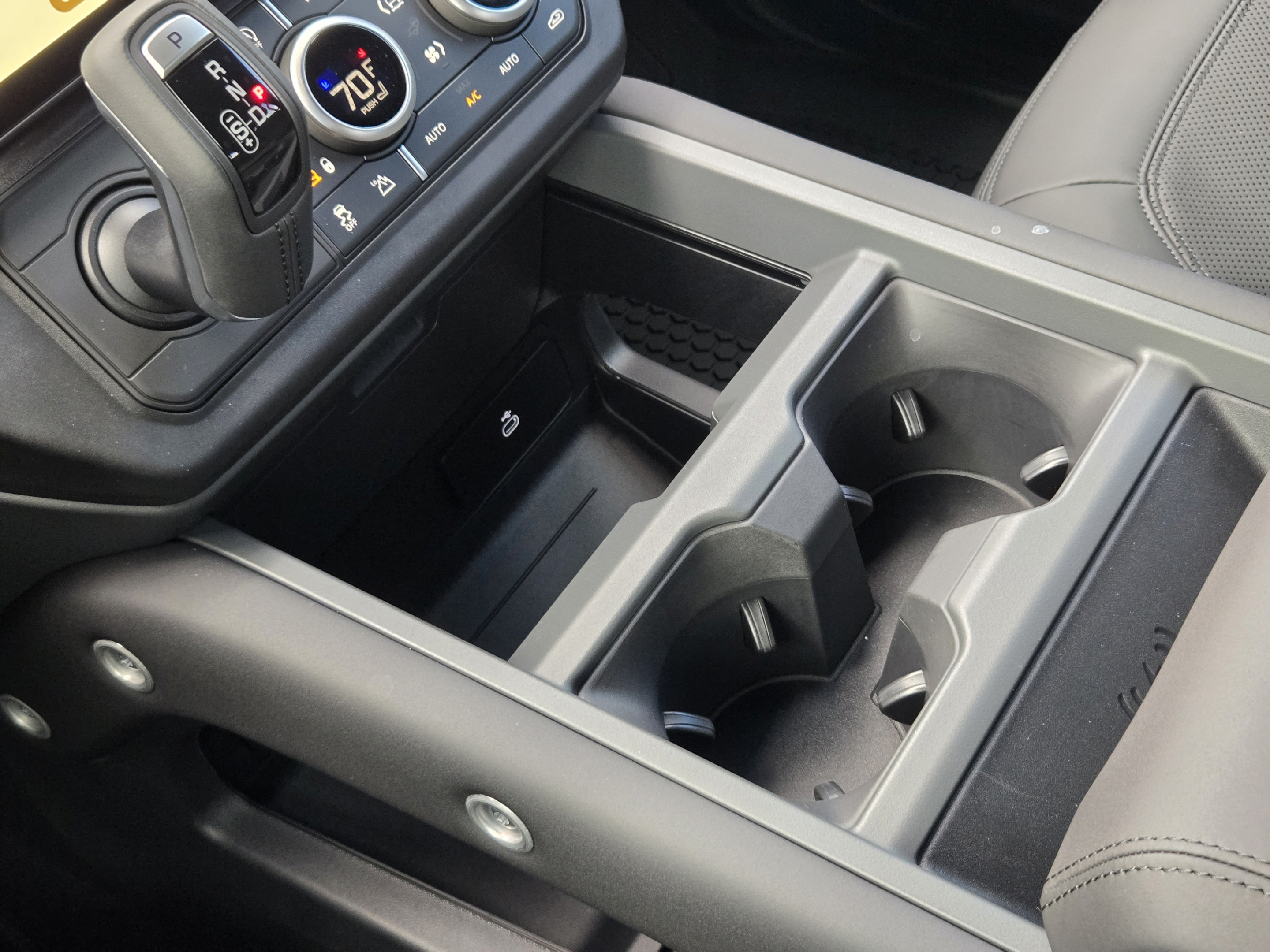 New 2026 Land Rover Defender 110 X-Dynamic SE AWD/4WD image 14