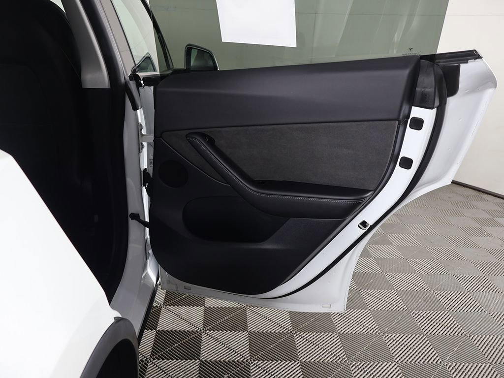 Used 2020 Tesla Model Y Long Range image 27