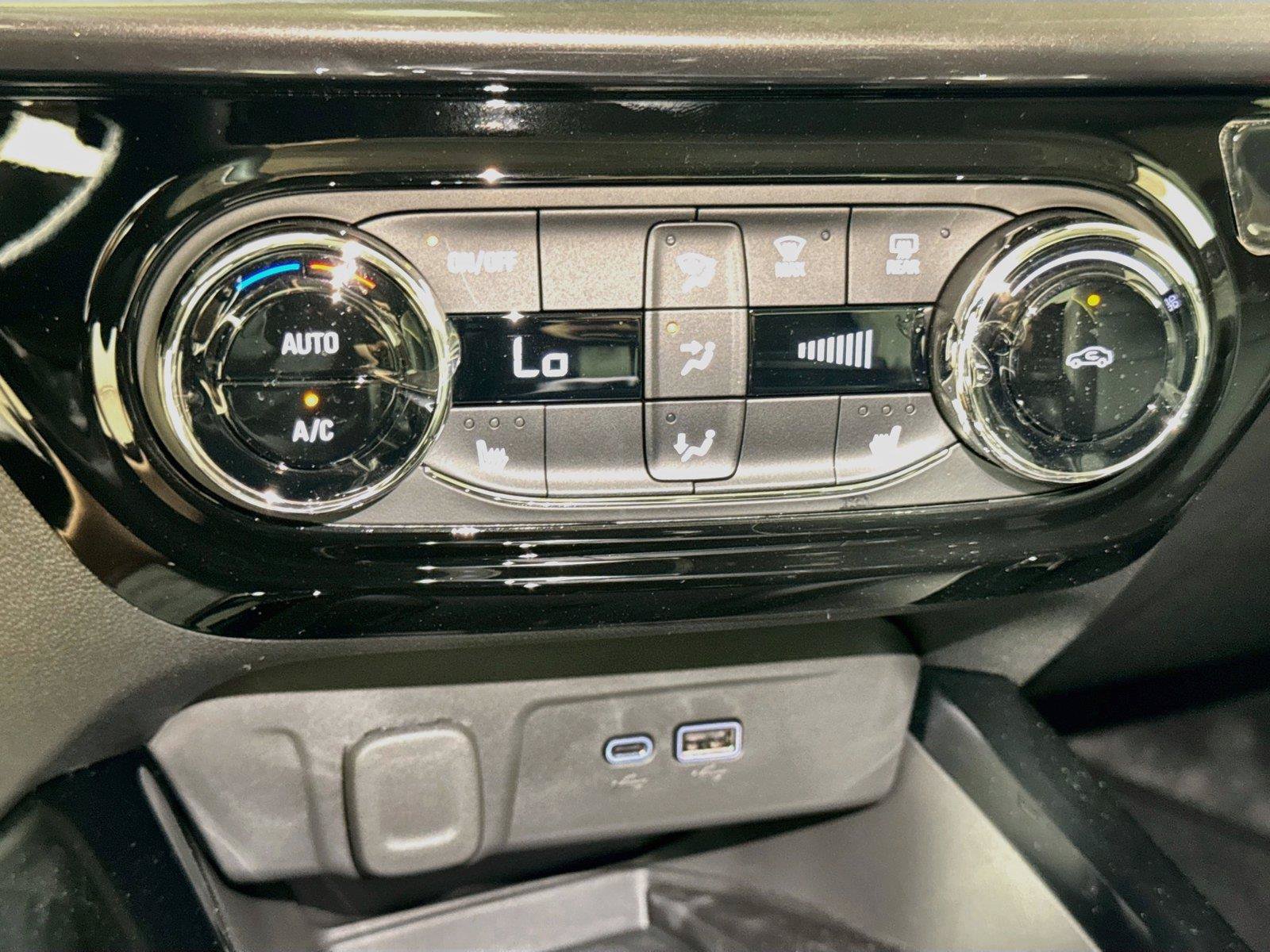 New 2026 Chevrolet Trax ACTIV w/ Sunroof Package FWD image 9