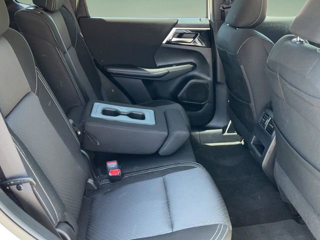 Used 2024 Mitsubishi Outlander ES image 15