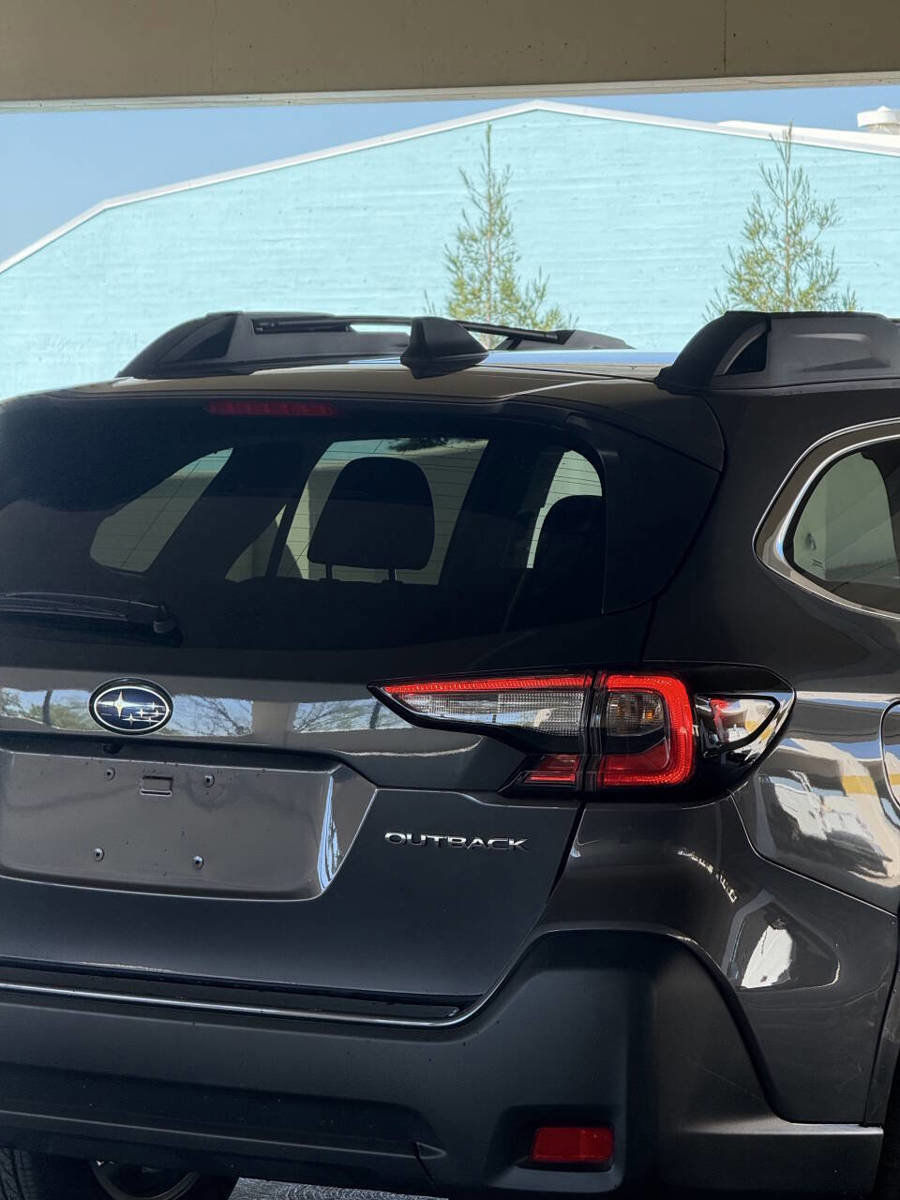 Used 2025 Subaru Outback Premium image 9