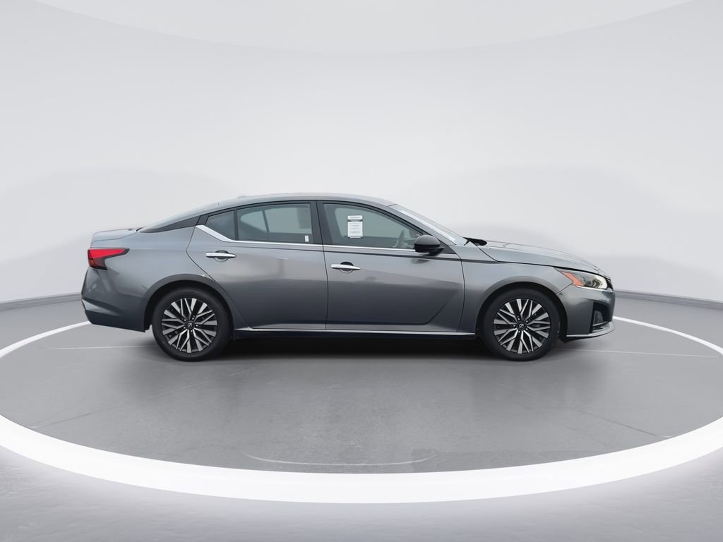 Used 2024 Nissan Altima 2.5 SV image 9