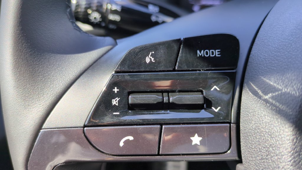 Certified 2025 Hyundai Elantra Sport FWD image 17
