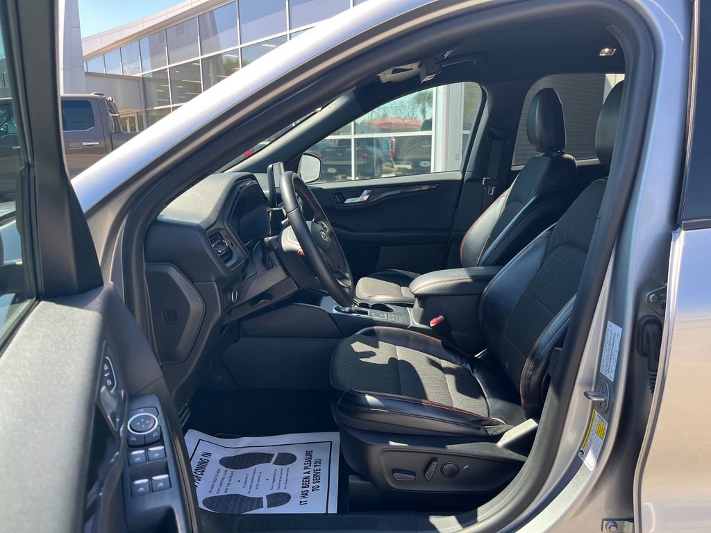 Used 2023 Ford Escape ST-Line image 11