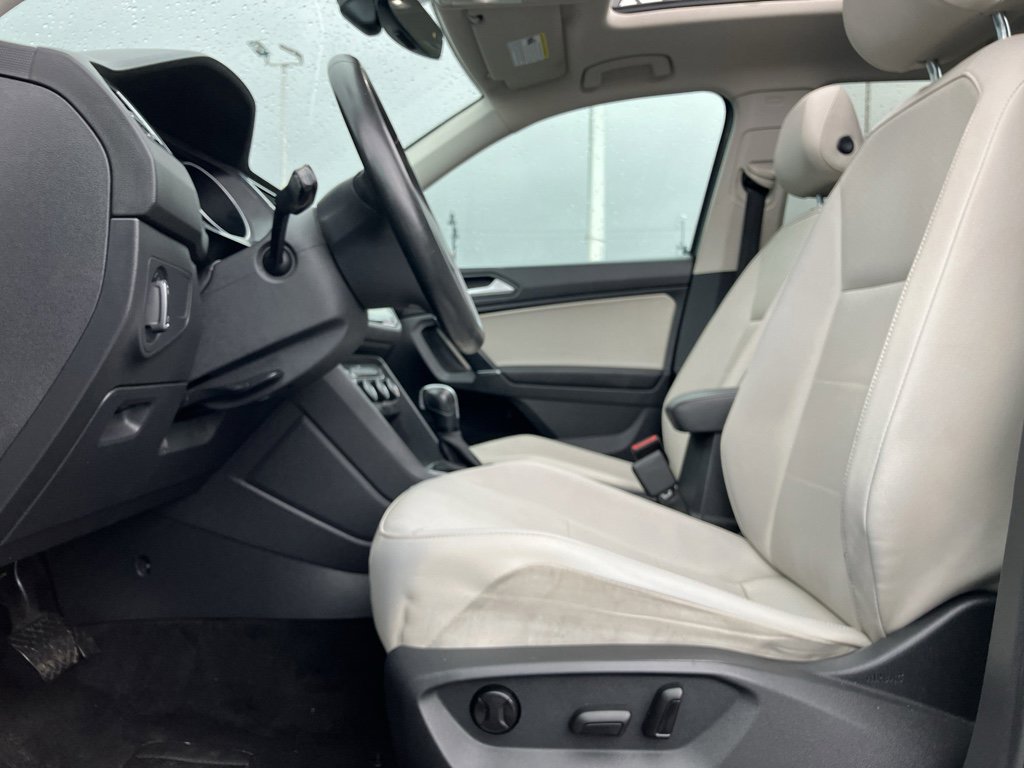 Used 2020 Volkswagen Tiguan SE w/ Panoramic Sunroof Package image 28