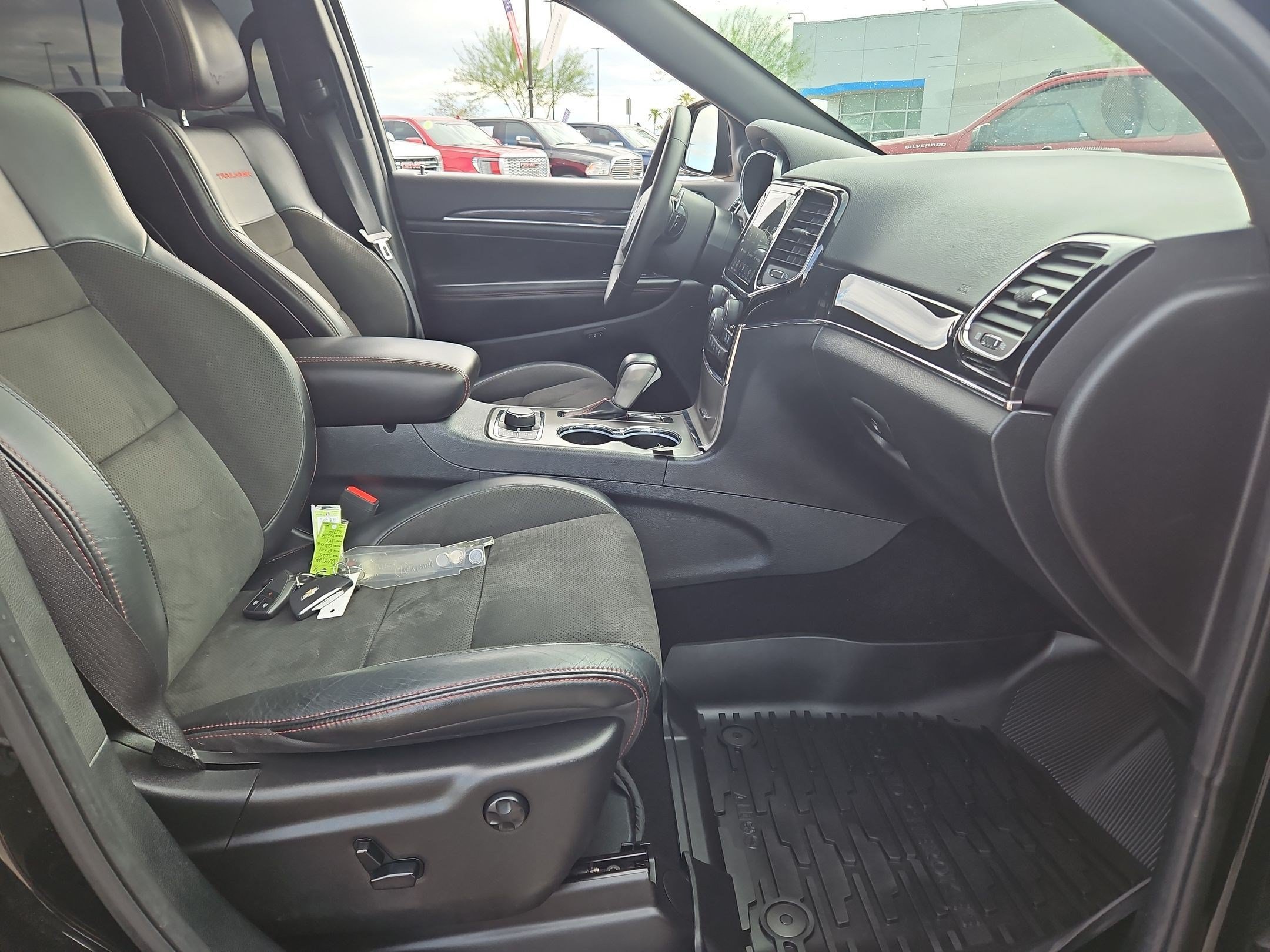 Used 2020 Jeep Grand Cherokee Trailhawk w/ Premium Lighting Group AWD/4WD image 31