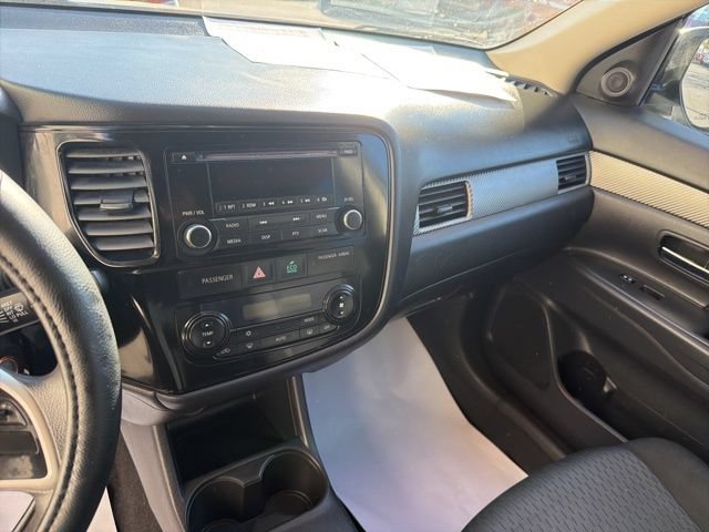 Used 2014 Mitsubishi Outlander ES FWD image 19