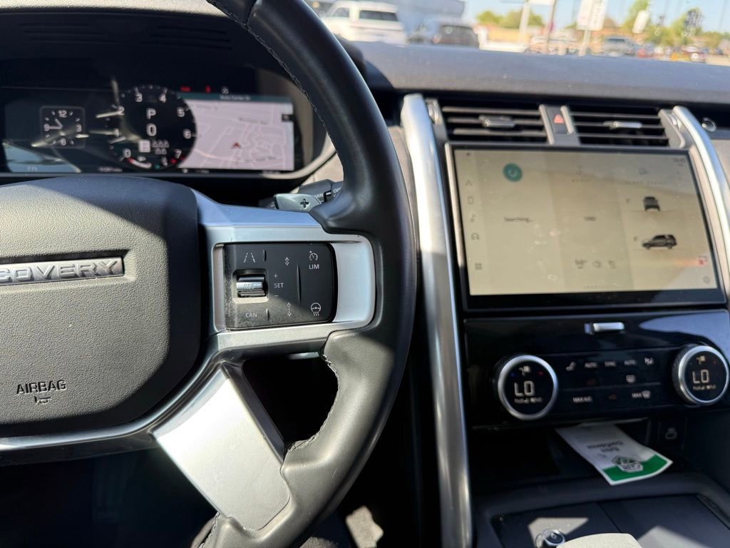Used 2024 Land Rover Discovery S image 8
