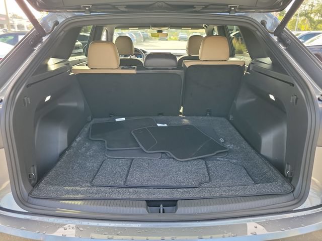 Certified 2024 Volkswagen Atlas Cross Sport SE w/ Panoramic Sunroof Package FWD image 7