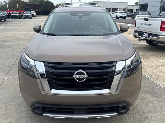 Certified 2025 Nissan Pathfinder Platinum w/ Cargo Package FWD image 2