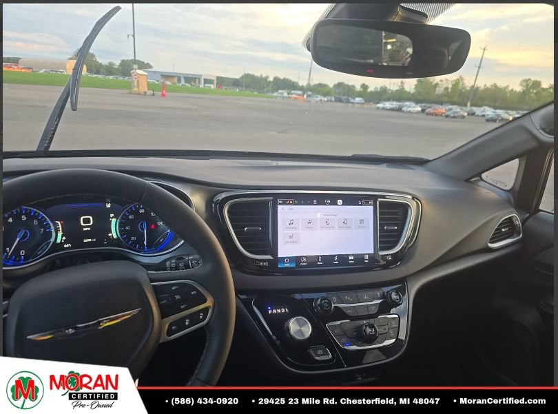 Used 2026 Chrysler Pacifica Select FWD image 10