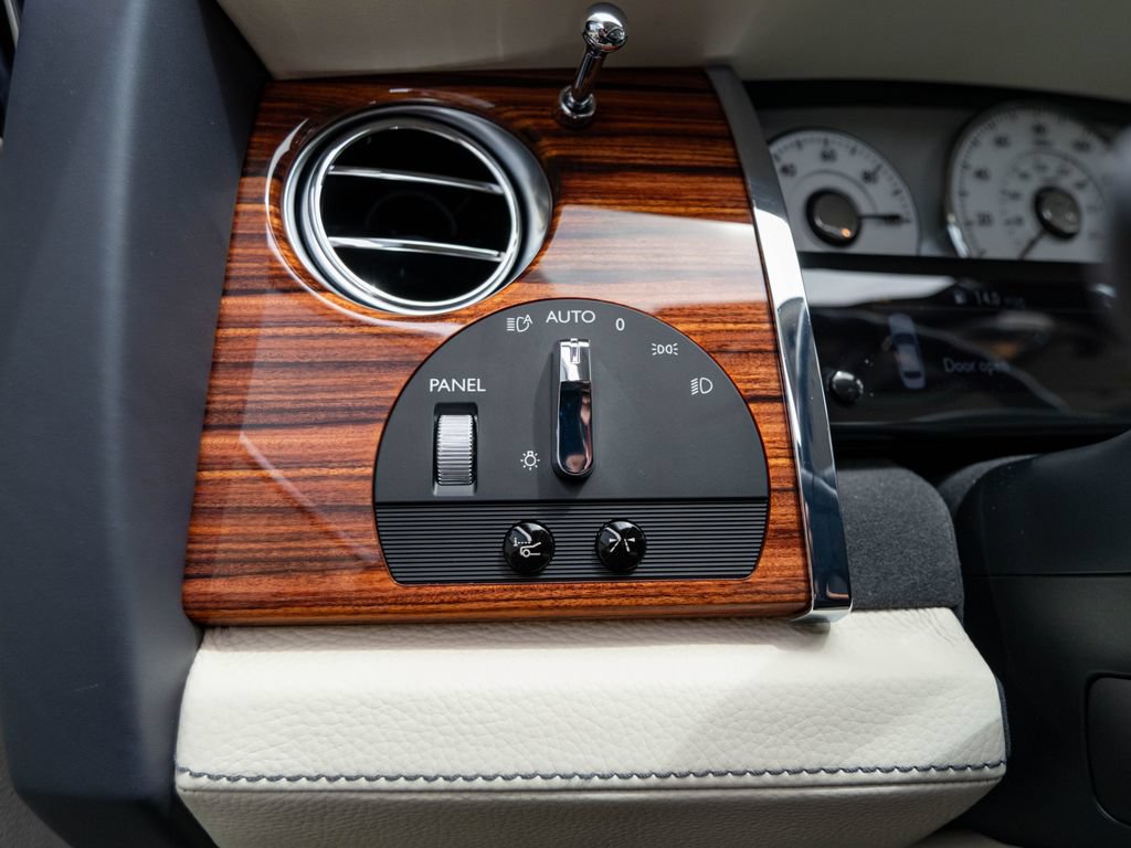 Used 2013 Rolls-Royce Ghost RWD image 22