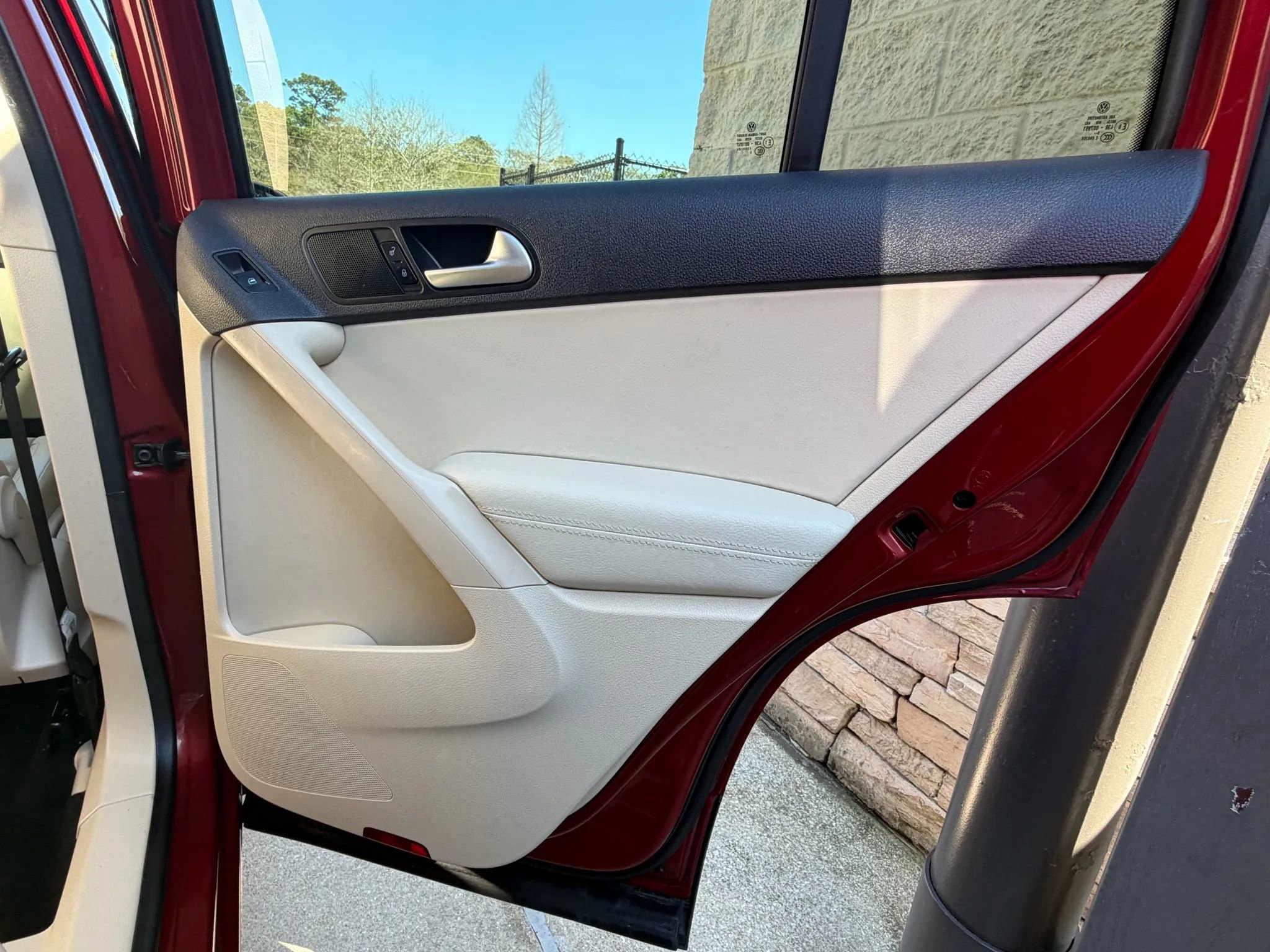 Used 2016 Volkswagen Tiguan S image 30