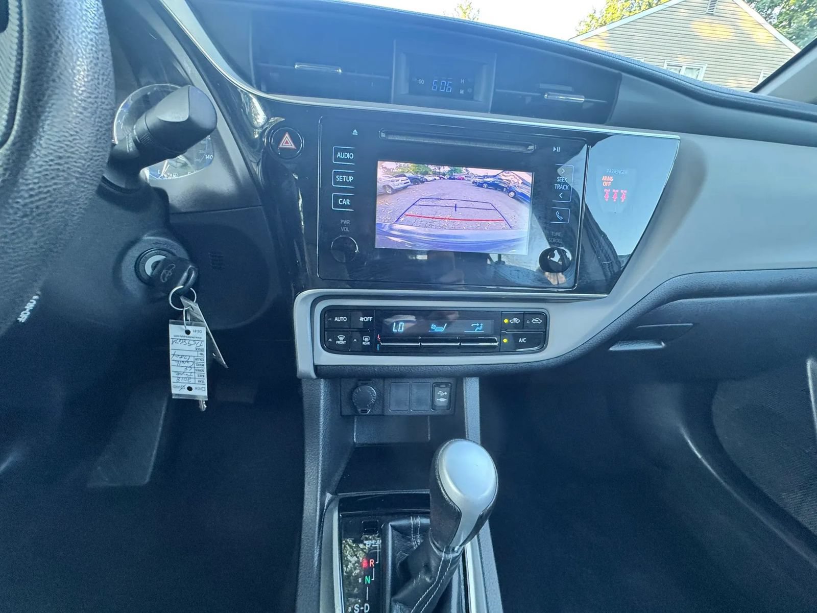 Used 2018 Toyota Corolla LE FWD image 17