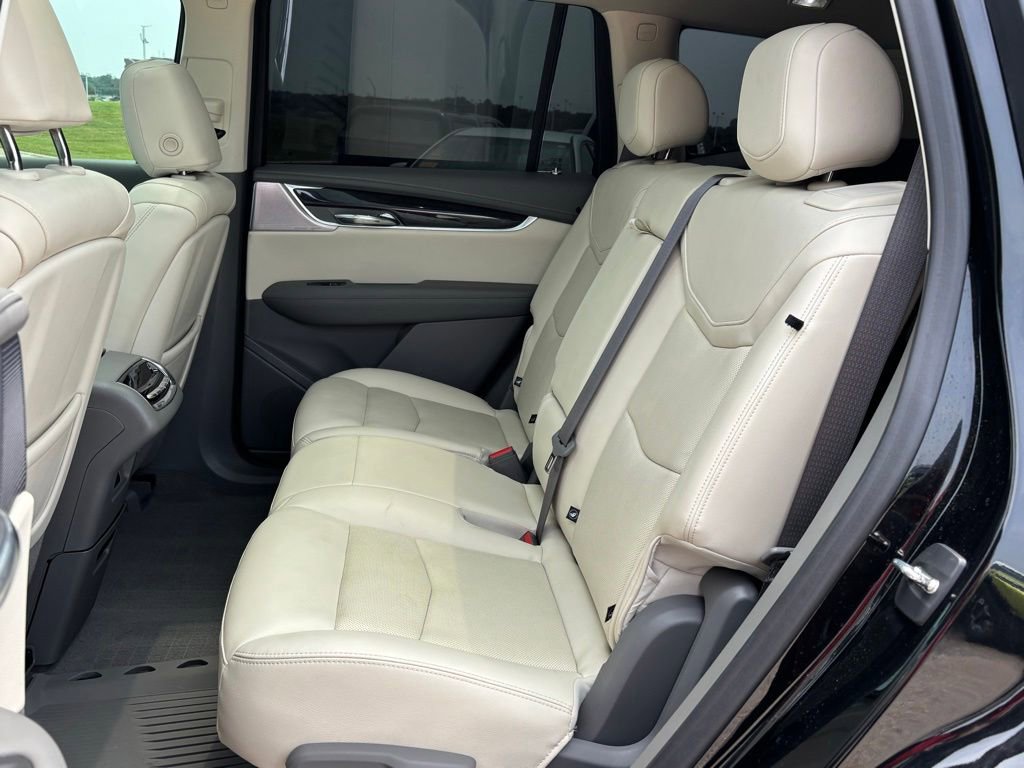 Used 2022 Cadillac XT6 Premium Luxury w/ Technology Package FWD image 8