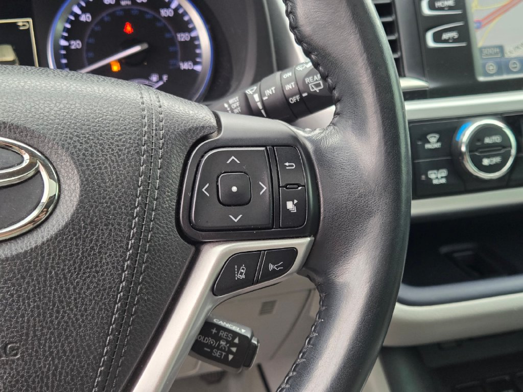 Used 2018 Toyota Highlander XLE FWD image 26