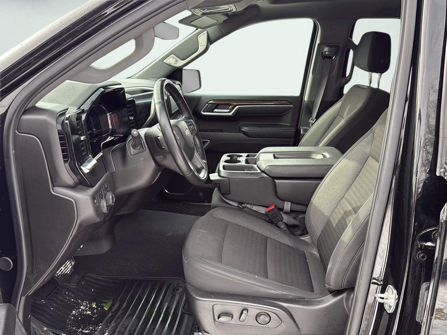 Used 2025 Chevrolet Silverado 1500 LT image 17
