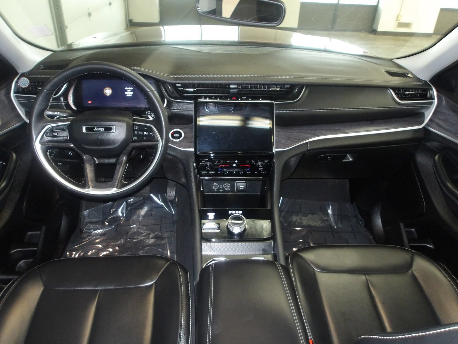 Used 2023 Jeep Grand Cherokee Limited AWD/4WD image 12