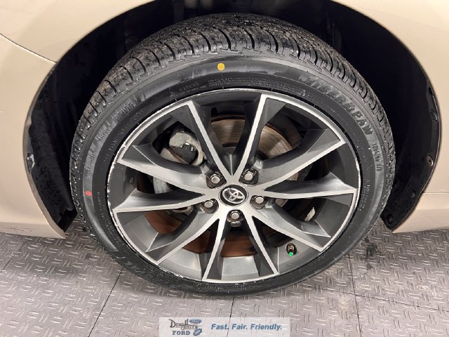 Used 2016 Toyota Camry XSE FWD image 19
