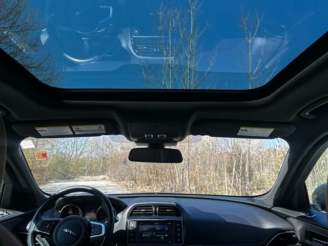 Used 2017 Jaguar F-PACE S image 25