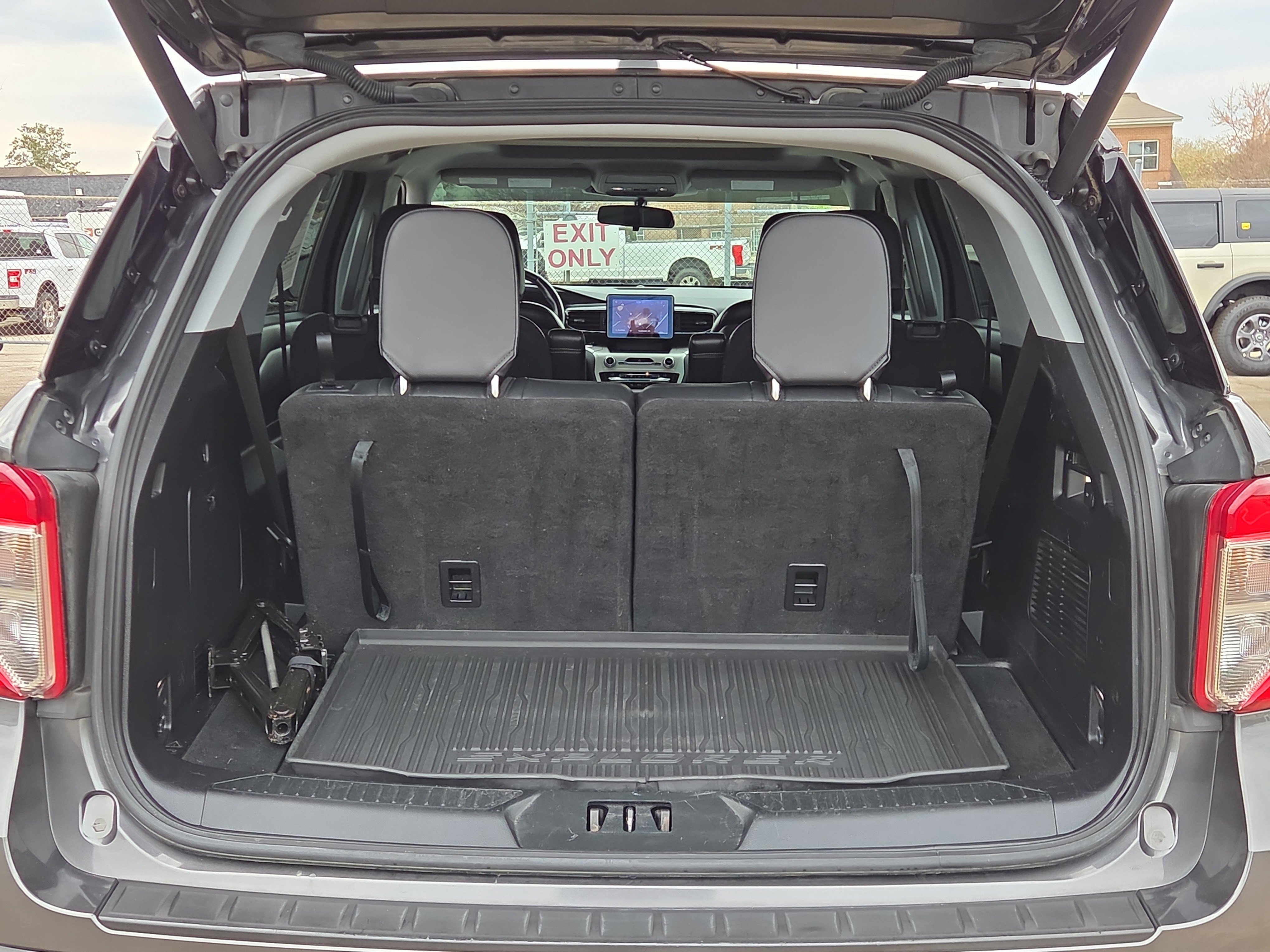 Used 2020 Ford Explorer XLT w/ Equipment Group 202A image 15