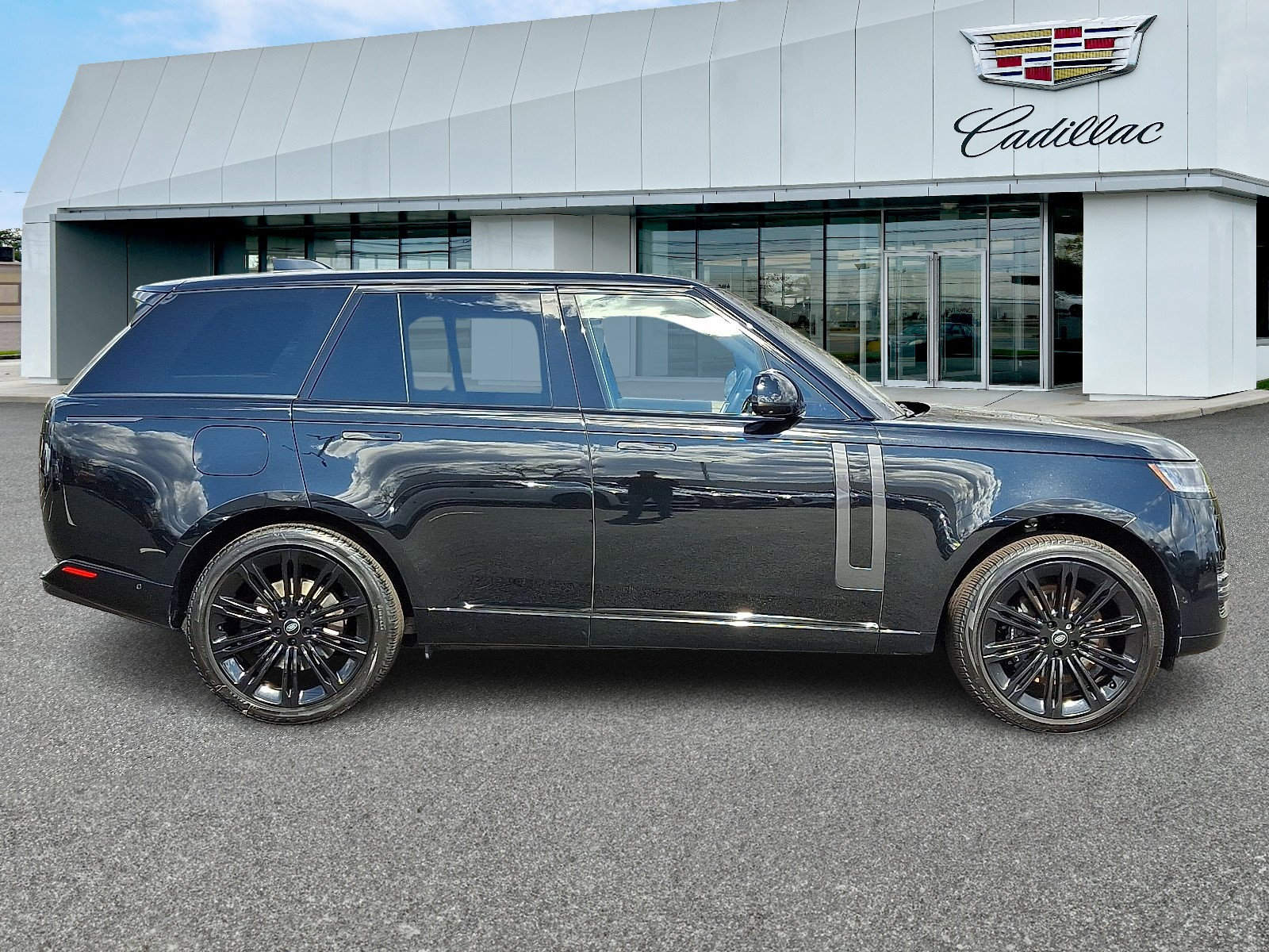 Used 2023 Land Rover Range Rover SE image 7