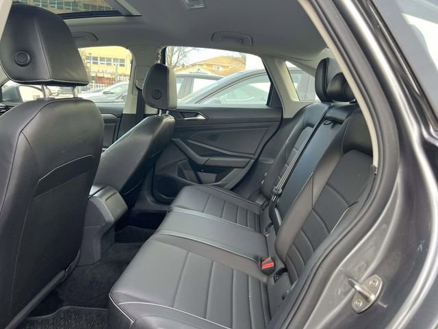 Certified 2023 Volkswagen Jetta SE w/ Panoramic Sunroof Package image 12
