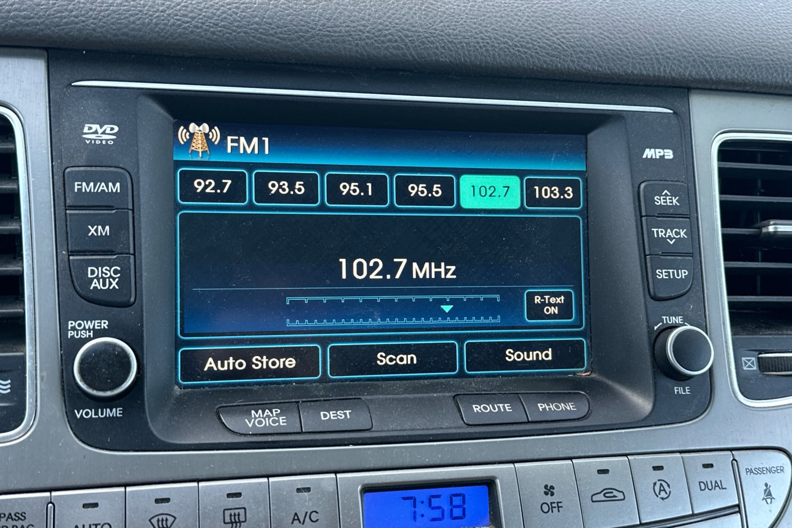 Used 2012 Hyundai Genesis 3.8 w/ Premium Pkg image 17