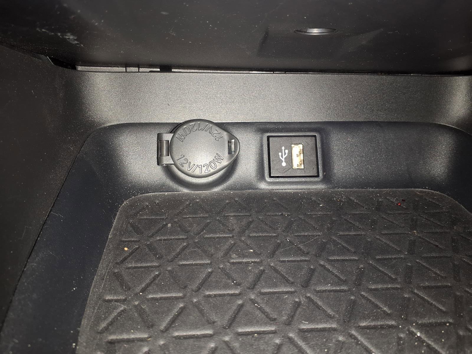 Used 2025 Toyota RAV4 XLE Premium FWD image 16