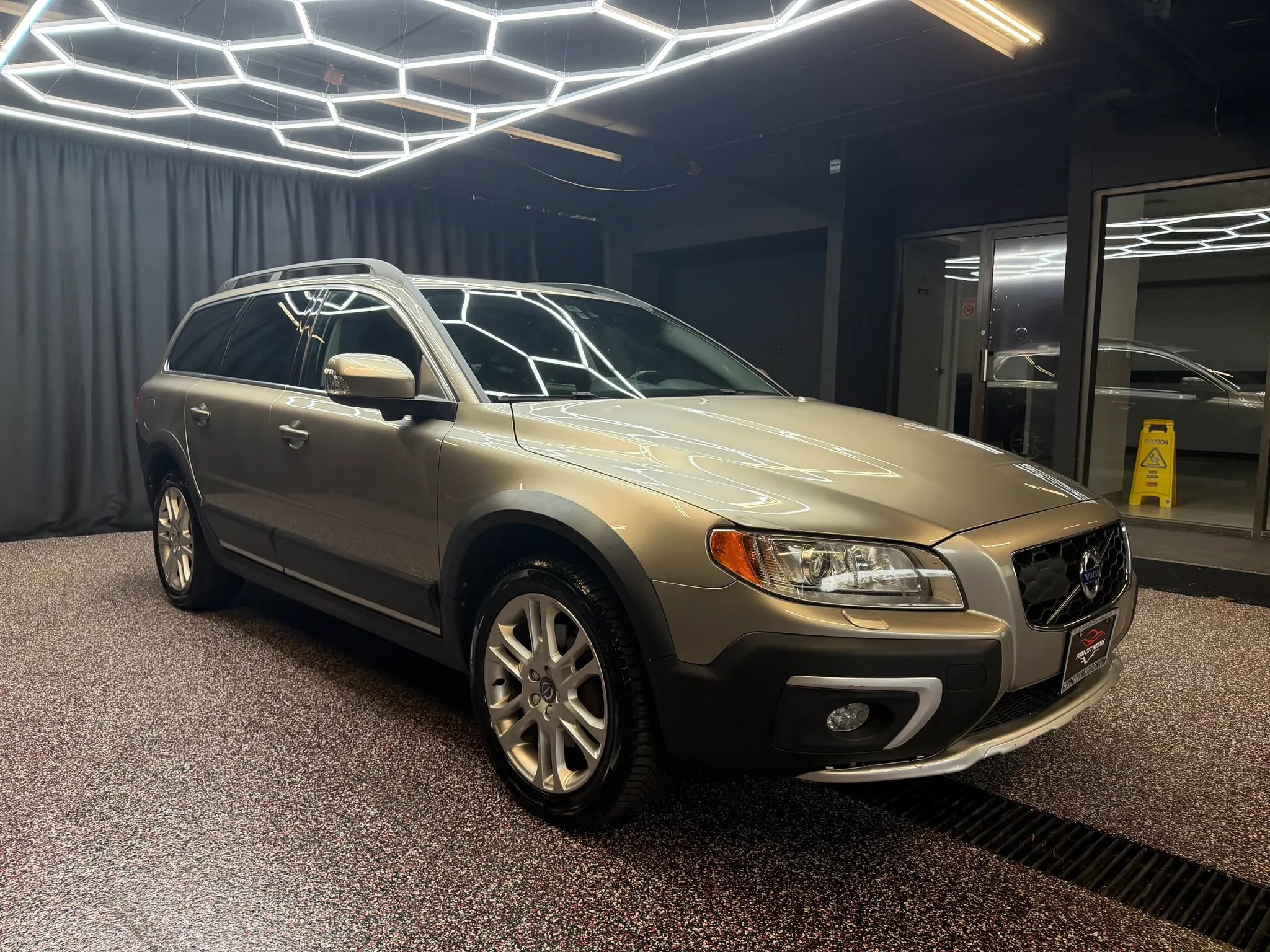 Used 2016 Volvo XC70 T5 Platinum w/ Protection Package AWD/4WD image 9