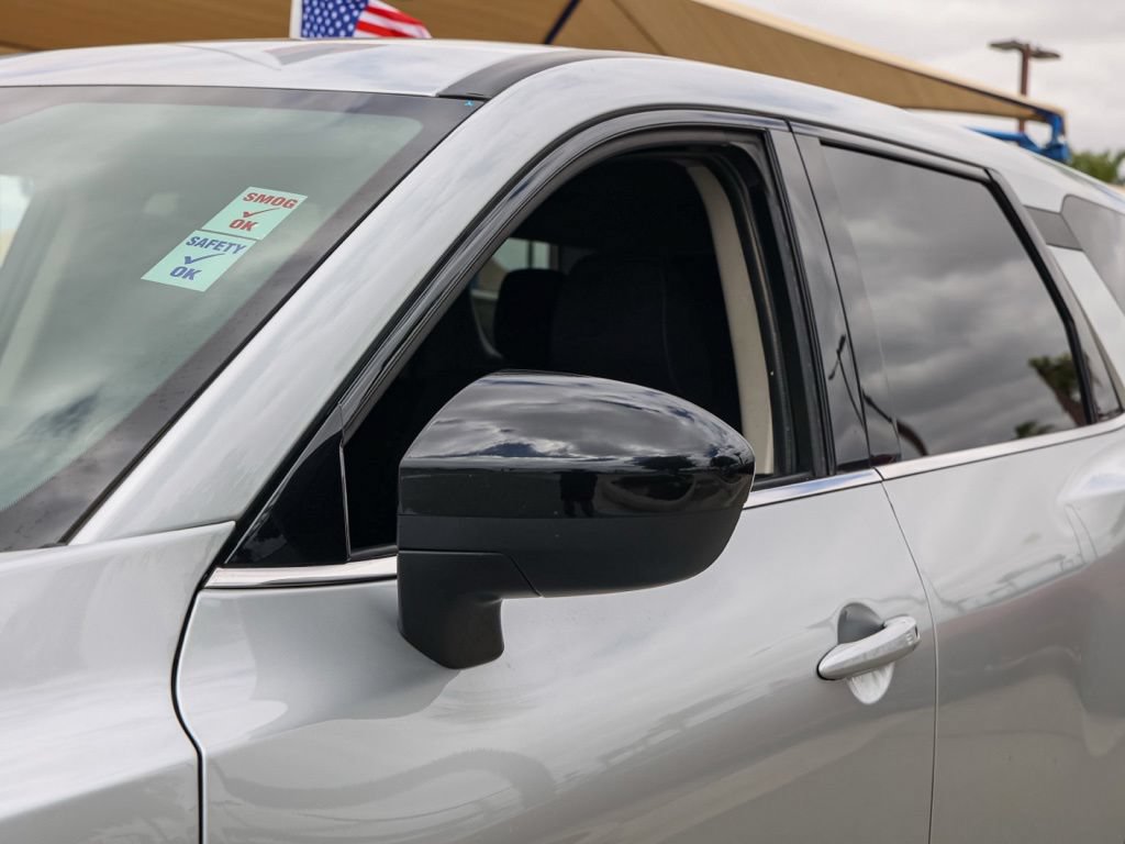 Used 2024 Nissan Pathfinder S FWD image 12