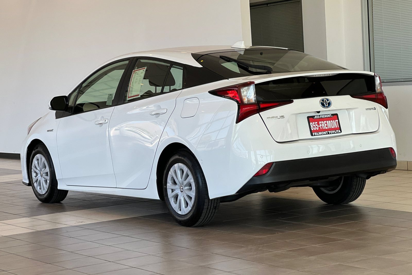 Certified 2022 Toyota Prius LE FWD image 6