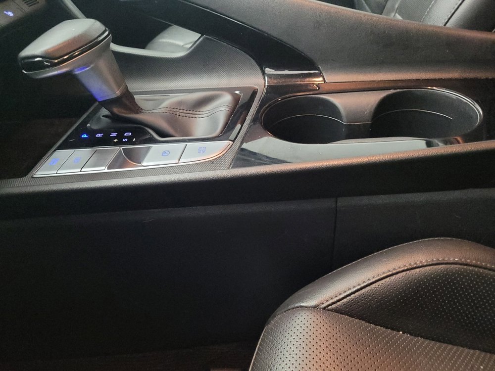 Used 2023 Hyundai Elantra Limited w/ Preferred Accessory Package image 26