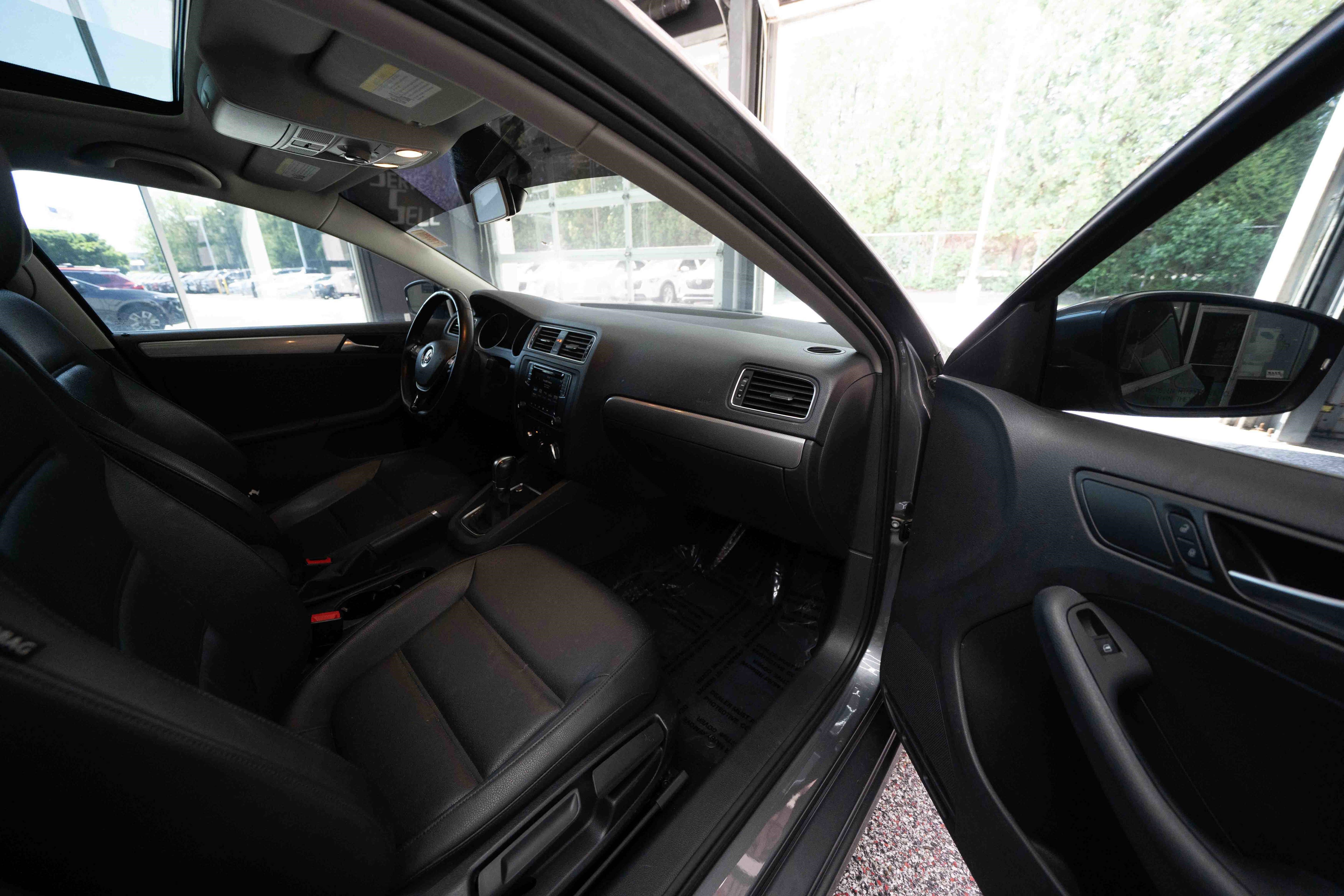 Used 2017 Volkswagen Jetta SE FWD image 25