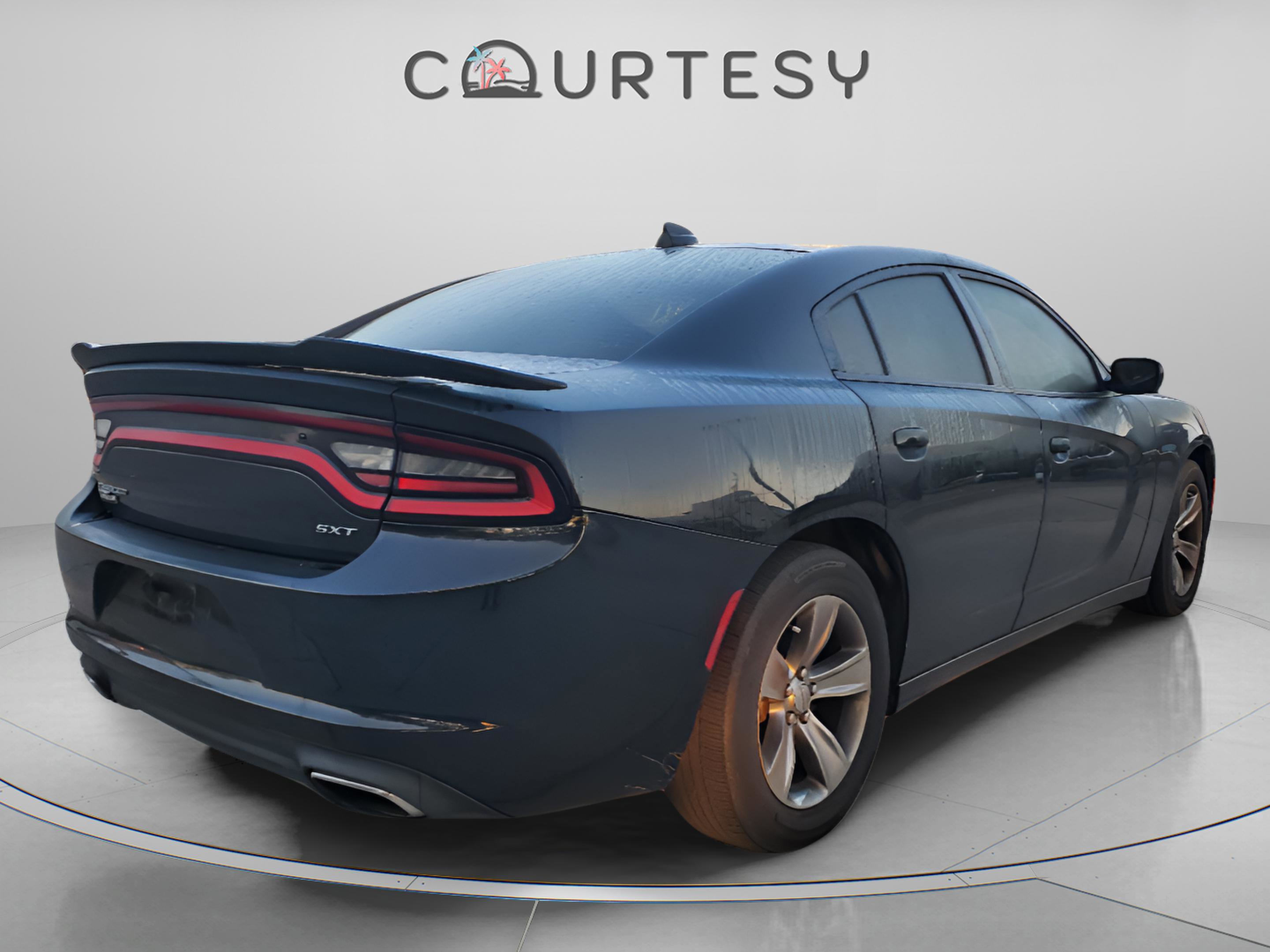 Used 2016 Dodge Charger SXT image 3