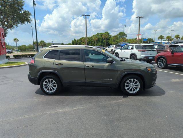 Used 2019 Jeep Cherokee Latitude w/ Popular Appearance Group FWD image 3