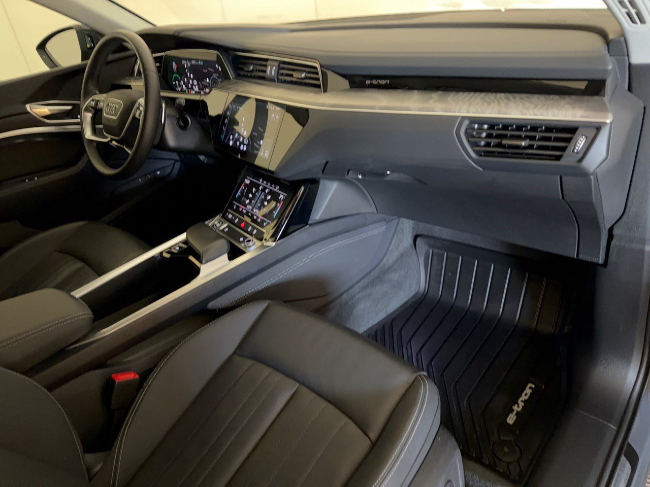 Certified 2024 Audi Q8 e-tron Premium Plus AWD/4WD image 31
