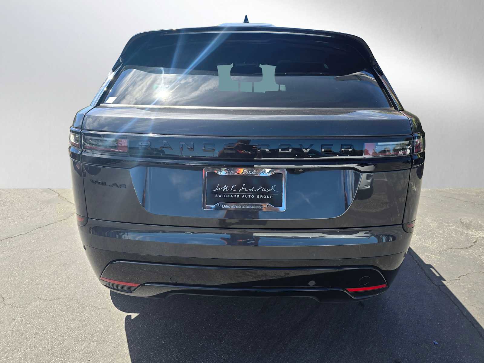 Certified 2025 Land Rover Range Rover Velar Dynamic SE image 4