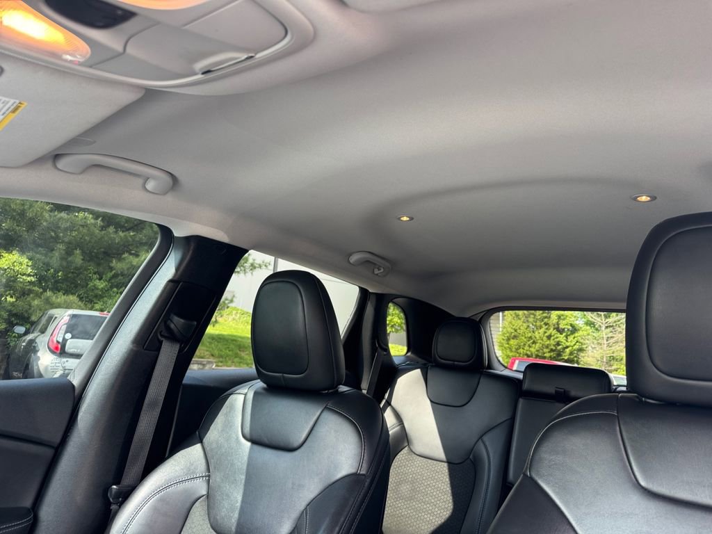 Used 2020 Jeep Cherokee Latitude Plus FWD image 13