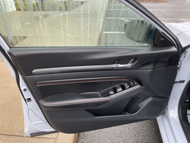 Used 2023 Nissan Altima 2.5 SR w/ SR Premium Package FWD image 5