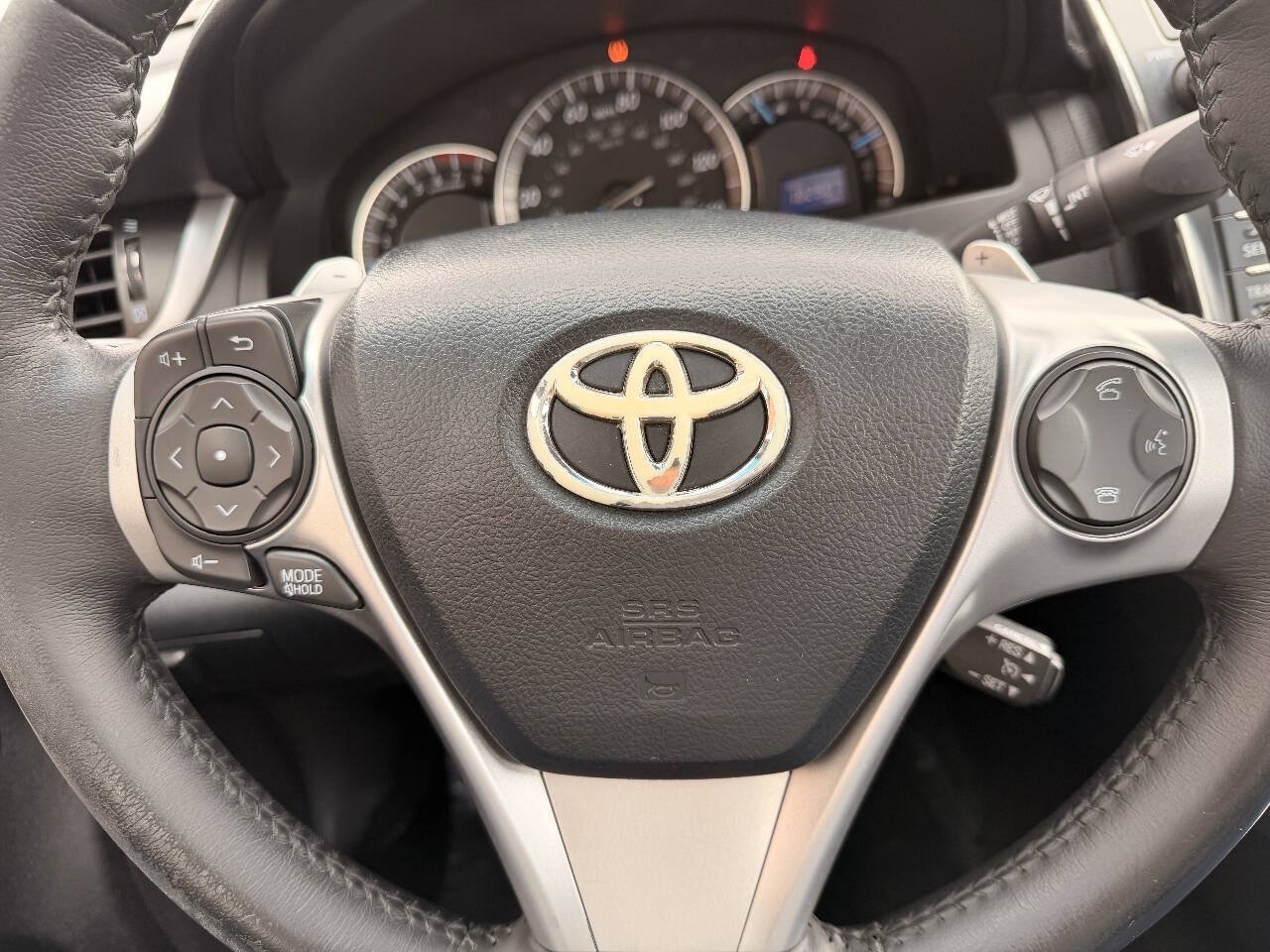 Used 2012 Toyota Camry SE w/ Leather Pkg FWD image 10