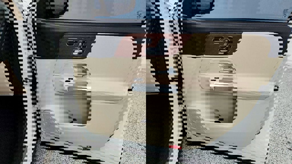 Used 2023 Mercedes-Benz EQB 250+ w/ Exclusive Package image 25