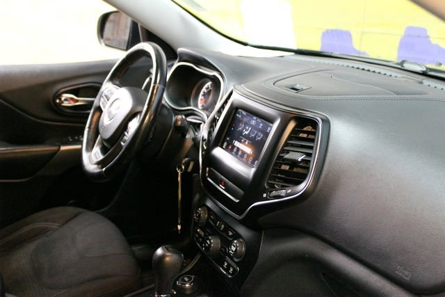 Used 2019 Jeep Cherokee Sport w/ Cold Weather Group AWD/4WD image 10