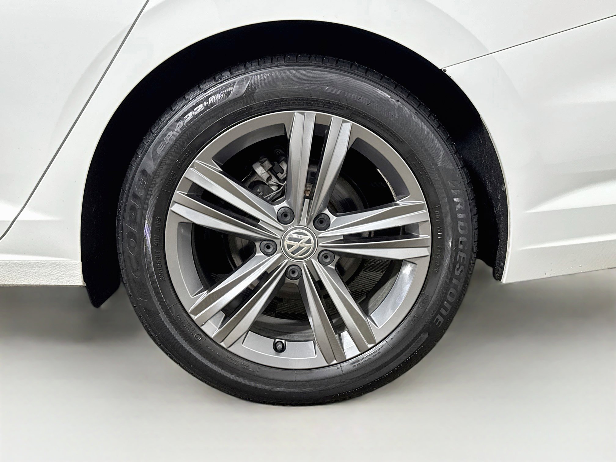 Used 2020 Volkswagen Jetta R-Line w/ R-Line Cold Weather Package FWD image 29