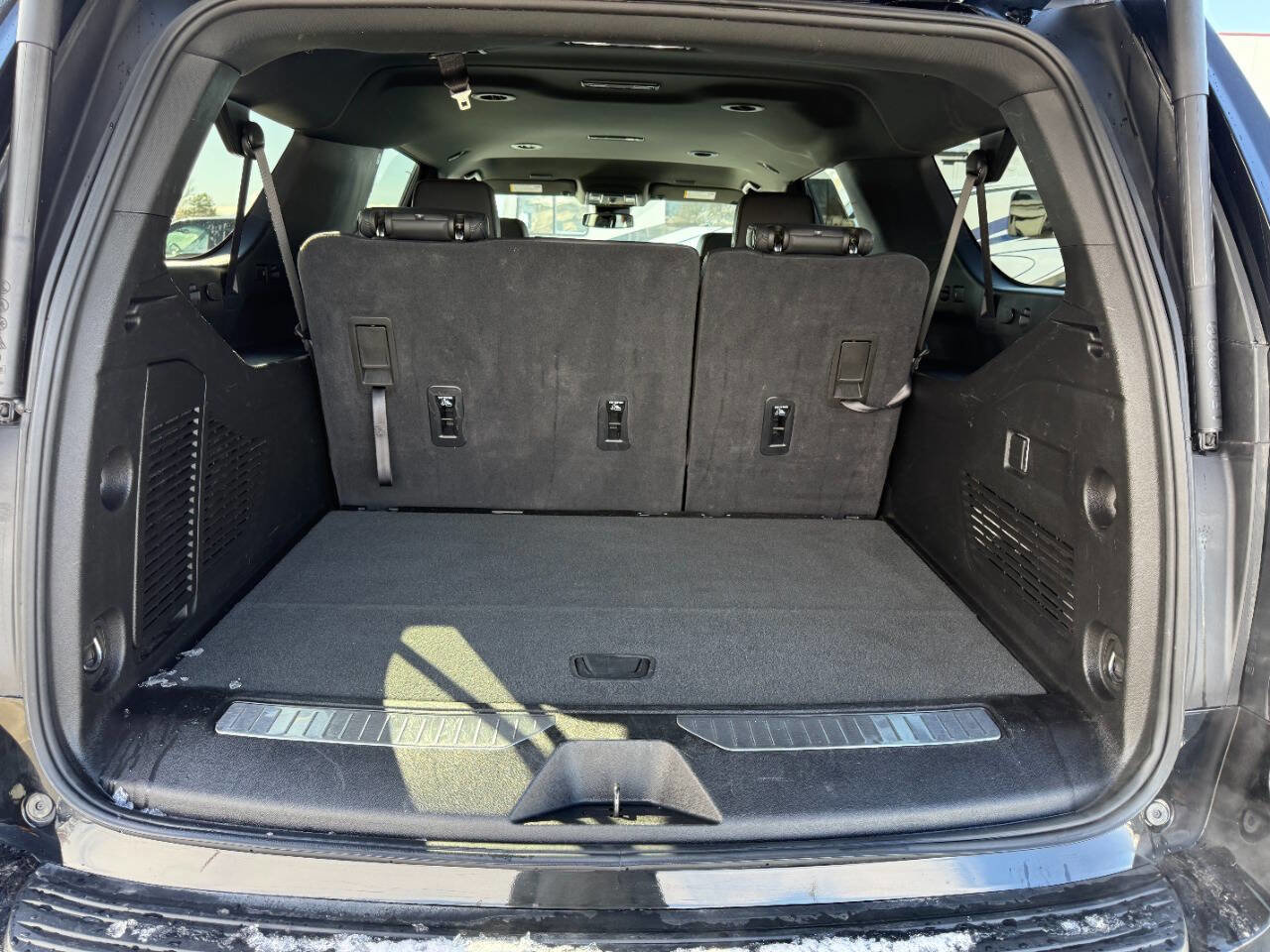 Used 2025 Chevrolet Suburban Z71 image 27